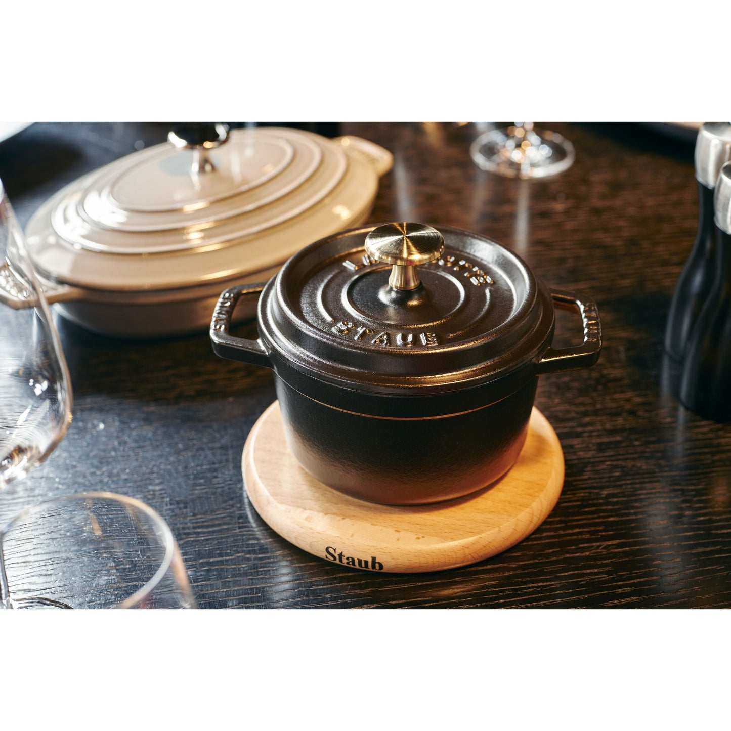 STAUB Specialities 16 cm Round Beech Trivet Magnetic, Brown