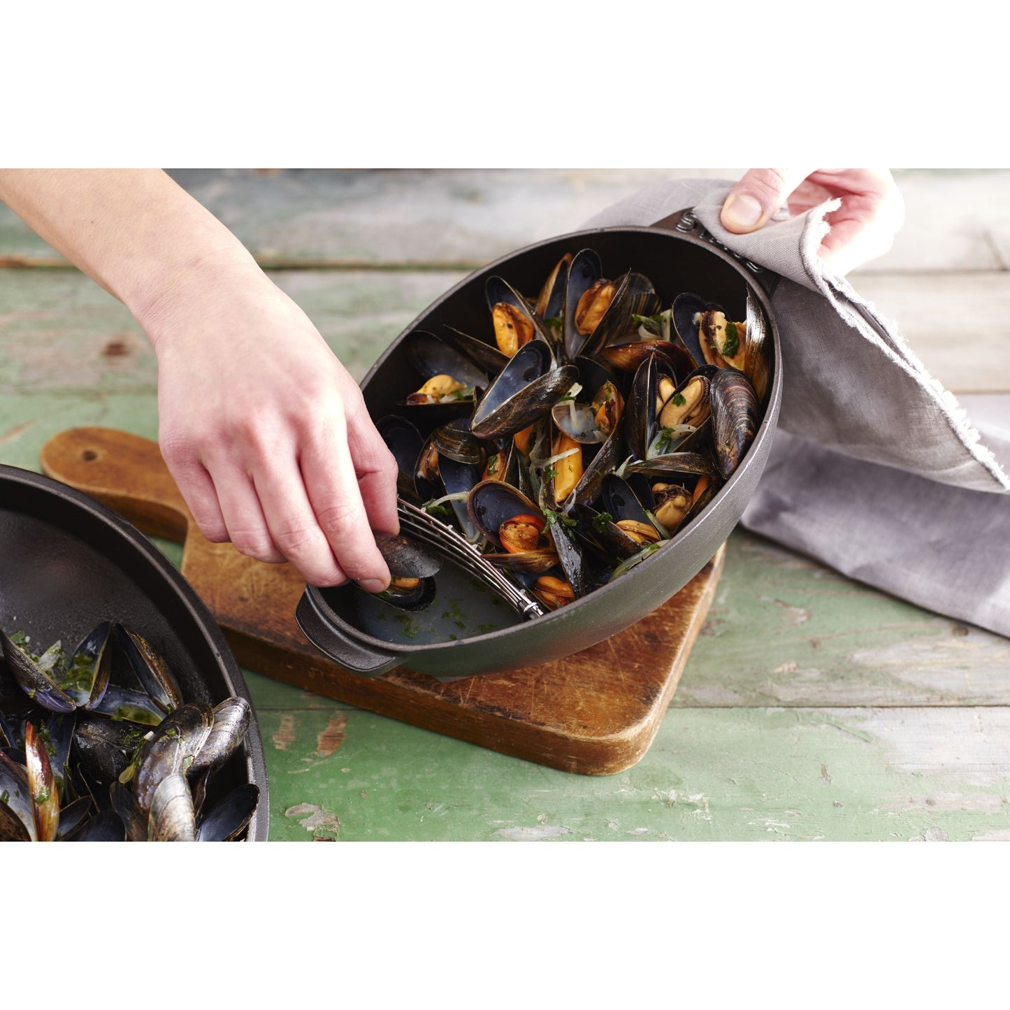 STAUB Specialities 2 L Cast Iron Oval Mussel Pot, Black