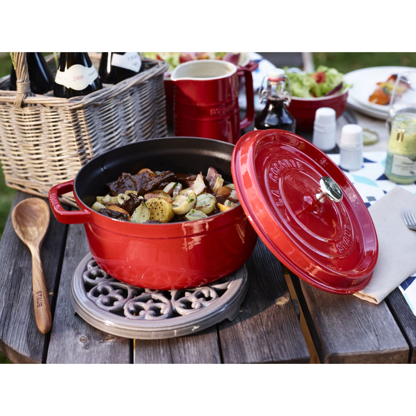 STAUB Serving 23 cm Round Cast Iron Trivet, Lily Decal, Graphite-Grey
