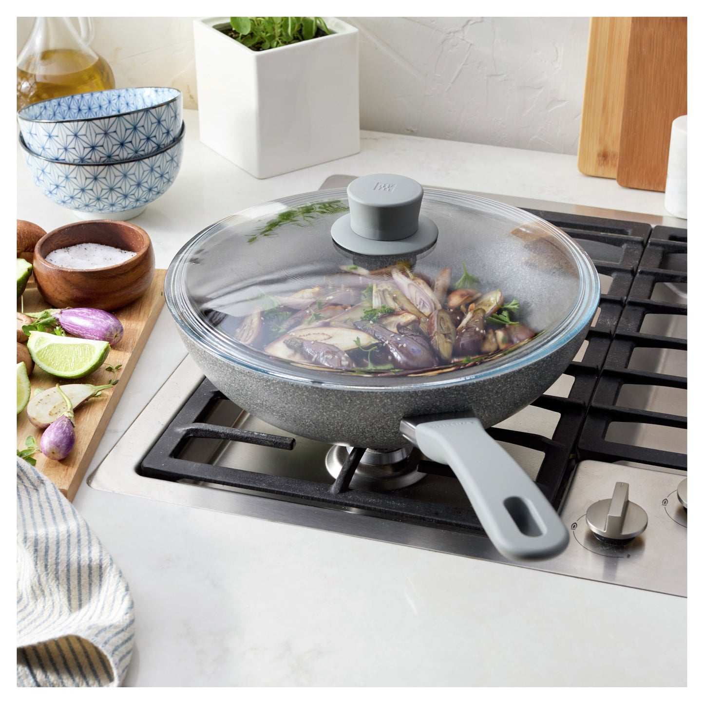 ZWILLING Parma Plus 28 cm / 11 inch Aluminum Wok With Lid