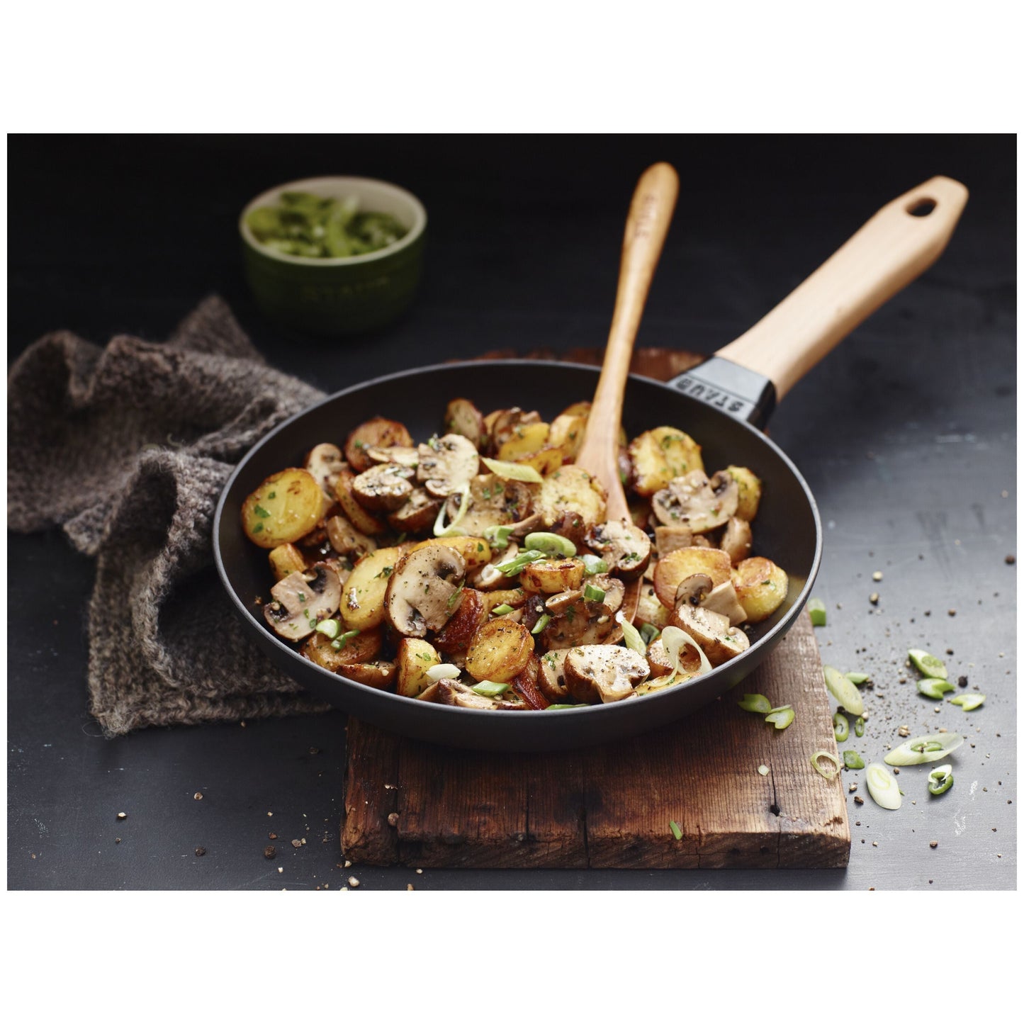 STAUB Pans 24 Cm / 9.5 Inch Cast Iron Frying Pan With Wooden Handle, Black