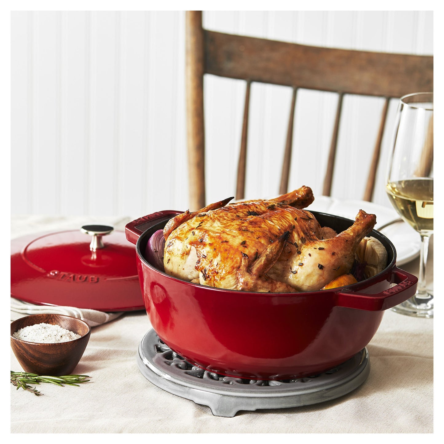 Staub La Cocotte 4.8 L Cast Iron Round French Oven, Cherry