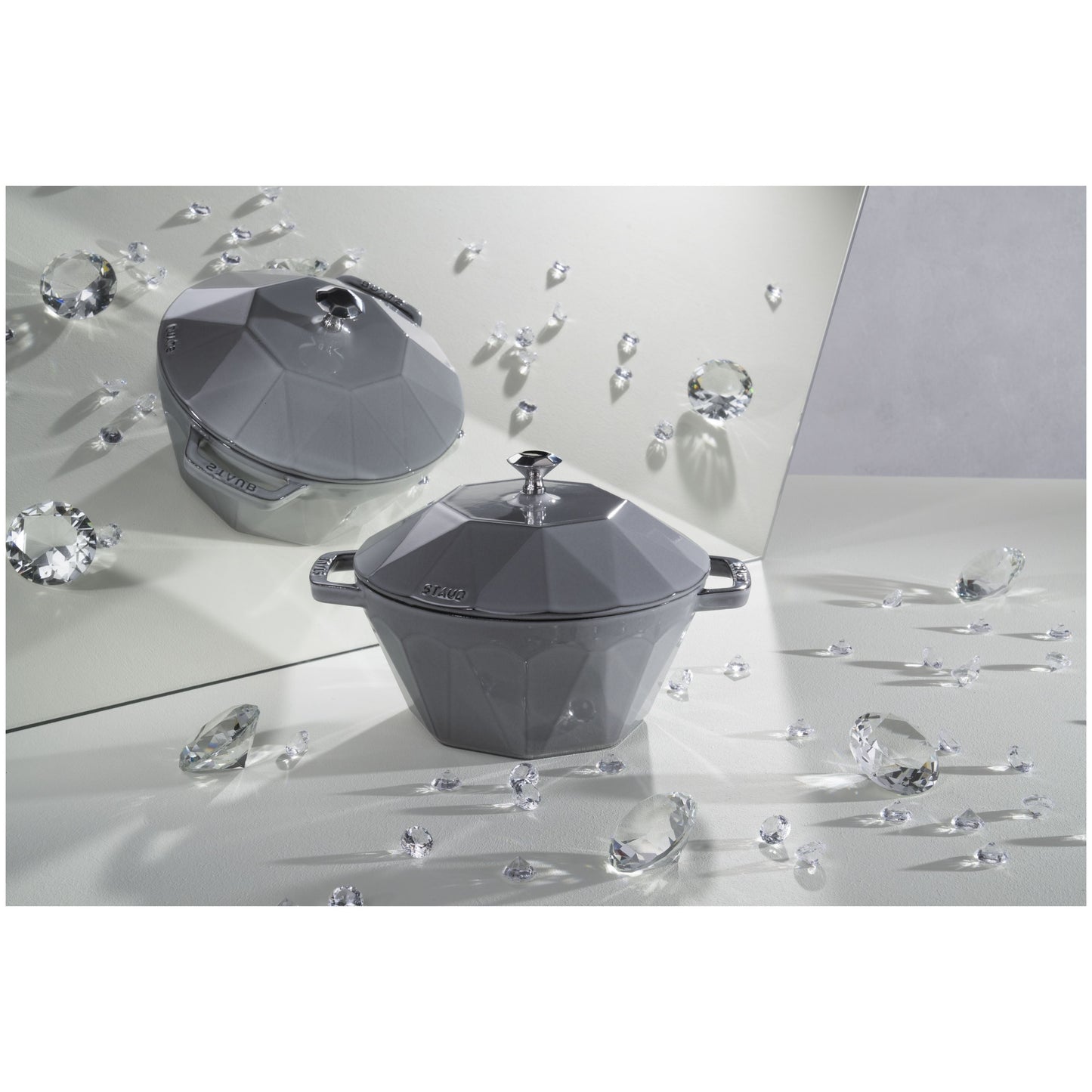 STAUB La Cocotte 2.8 L Cast Iron Round Cocotte Diamond, Graphite-Grey