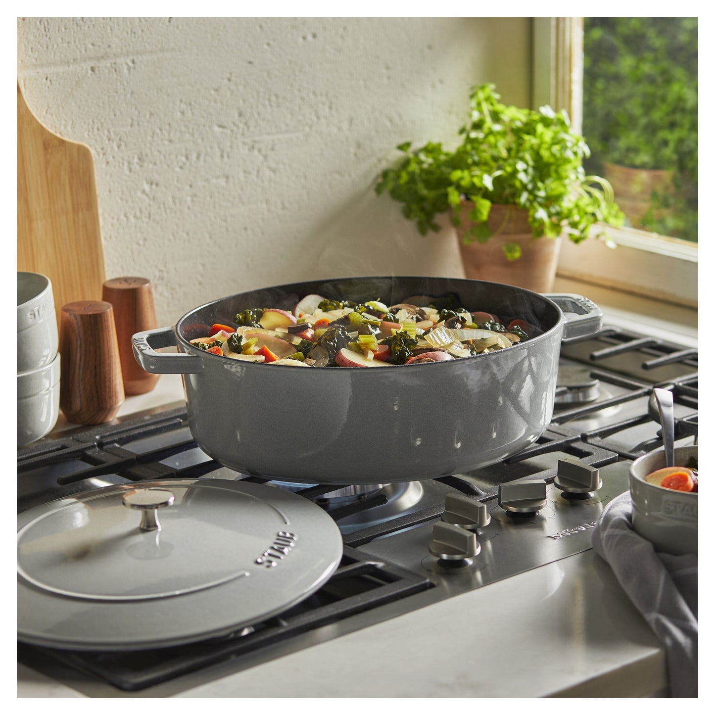 STAUB La Cocotte 6 L Cast Iron Oval Wide Oval Dutch Oven, White Truffle