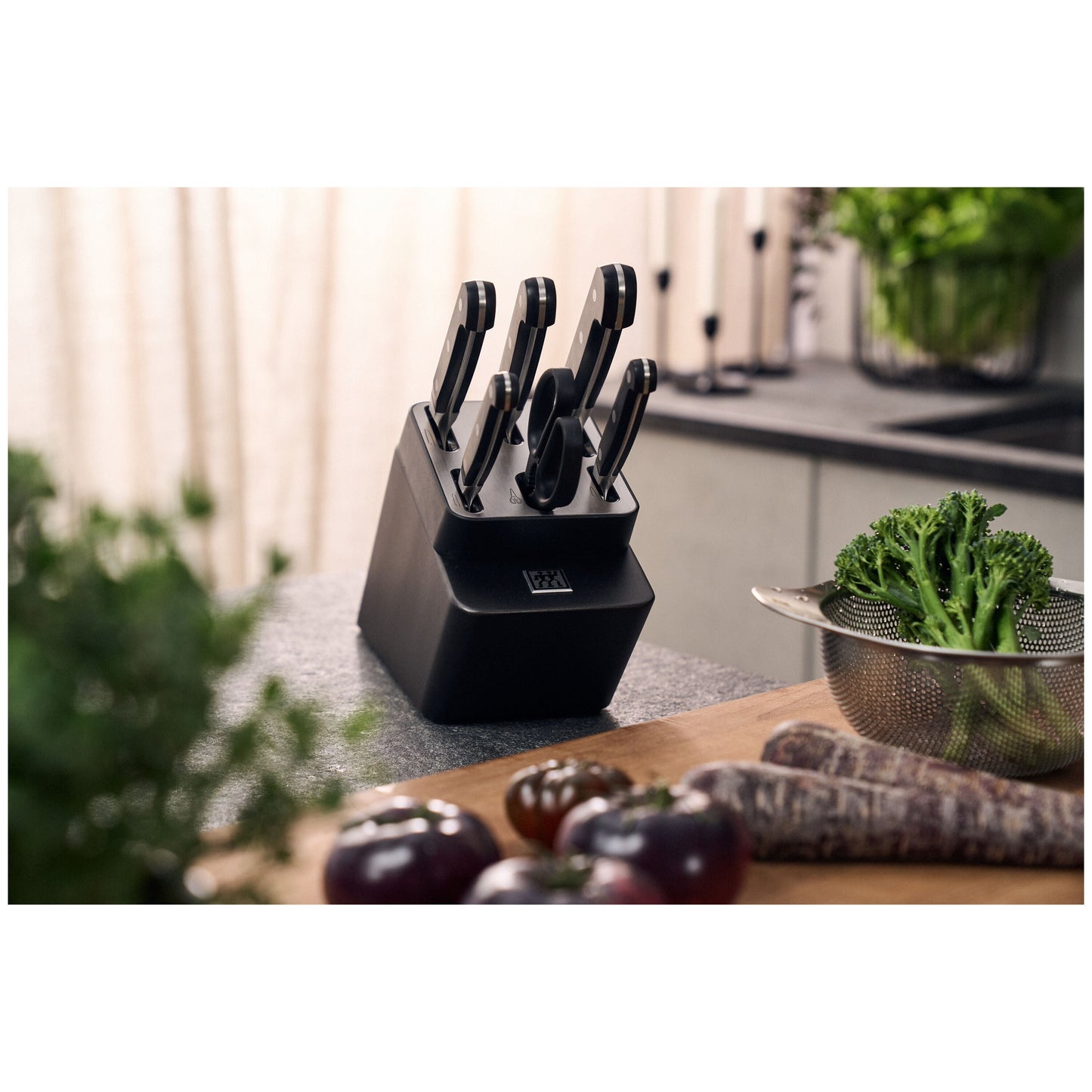 ZWILLING Pro 7 Piece Knife Block Set With Kis Technology