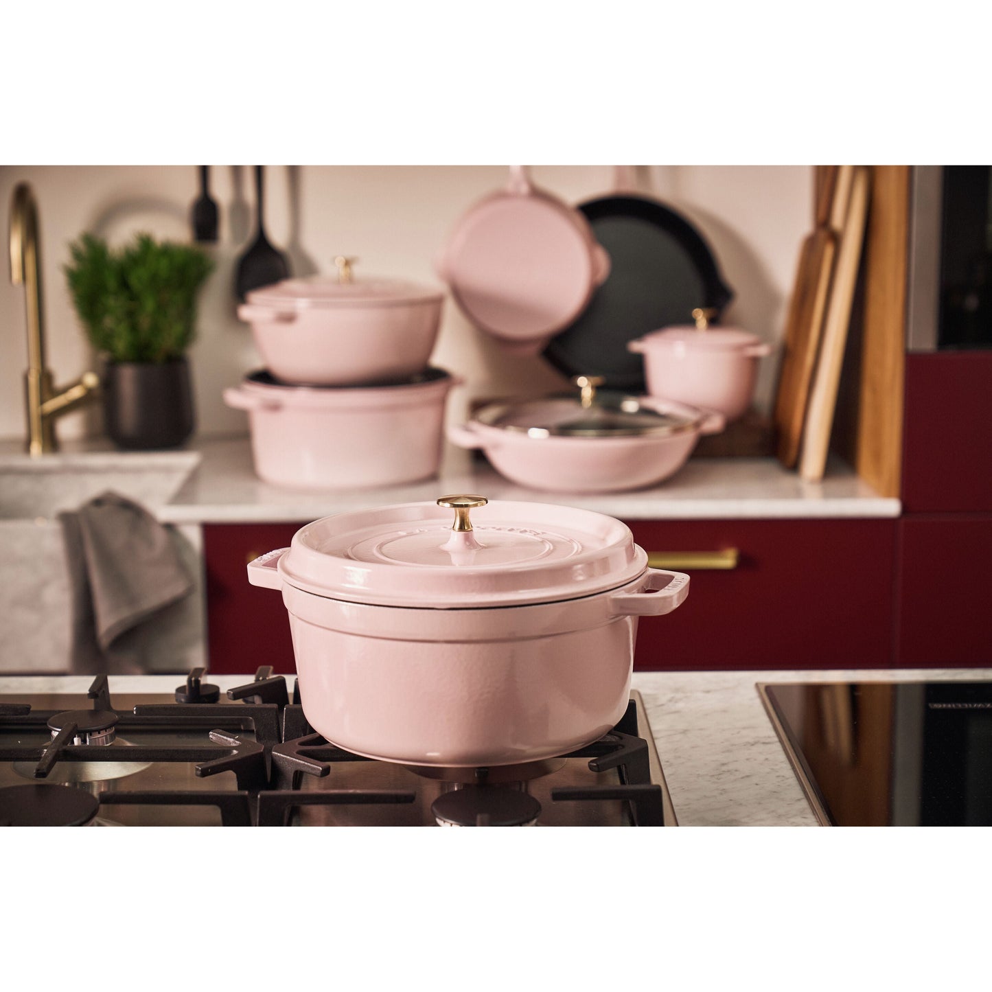 STAUB La Cocotte 5.25 L Cast Iron Round Cocotte, Sorbet Rose